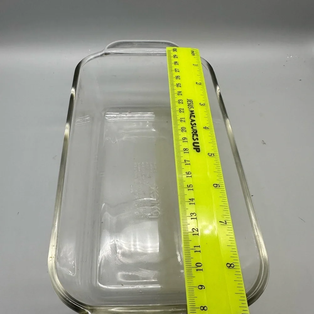 Pyrex 1.5 quart clear glass baking dish